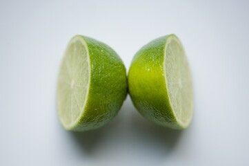 Limette aufgeschnitten