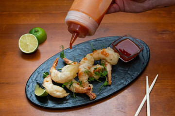 Shrimp tempura with chili sauce