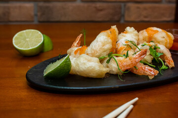 Shrimp tempura with chili sauce