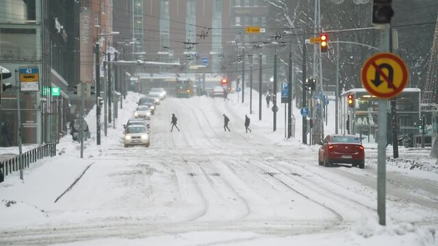 Busy Helsinki street empty because of snowstorm