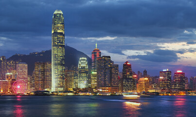 Obraz premium Hong Kong, China skyline panorama from across Victoria Harbor
