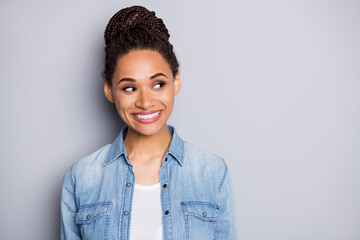 Photo portrait of african american girl smiling looking at blank space isolated on clear grey colored background