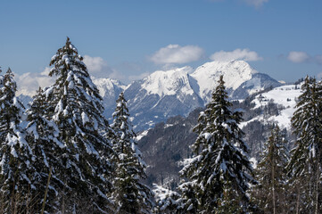 Paysages alpins enneigés