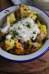 Roasted potatoes with white garlic sauce