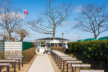 Möltenort an der Kieler Förde, die erste Strandkiosk hat schon kurz vor Ostern geöffnet