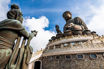 Obraz premium Tian Tan Buddha or Giant Buddha statue at Po Lin Monastery of Ngong Ping in Lantau Island, Hong Kong.