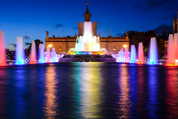 Fototapeta na wymiar MOSCOW, RUSSIA - September 13, 2020: Beautiful fountain at VDNKh (VDNH) park at night