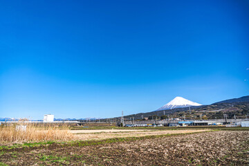 静岡県から見る、冠雪した富士山