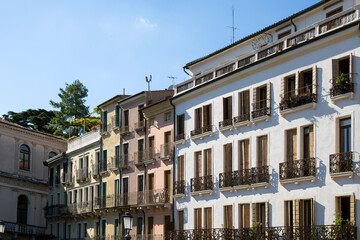 Case lungo le strade della città di Padova