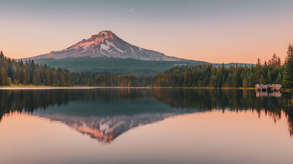 Fototapeta na wymiar Panoramic landscape of the gorgeous sunset glow on the peak of Mount Hood and the perfect glass reflections over Lake Trillium in Mount Hood National Forest, Oregon, USA.