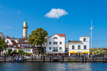 Fototapeta premium Blick auf den Leuchtturm von Warnemünde
