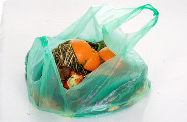 Plastiktüte mit Bio Abfällen
