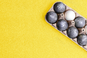 Eggs with marble stone effect painted with natural dye carcade flower on yellow sparkling background