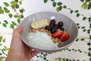 yogurt with fruit and granola