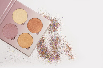 Kit of a powder highlighters for face