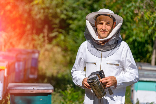 50,635 BEST Beekeeper IMAGES, STOCK PHOTOS & VECTORS | Adobe Stock