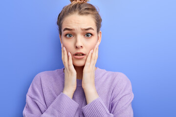 Young blonde caucasian girl isolated being shocked, female has remembered important meeting