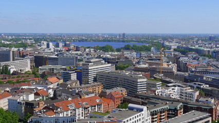 Fototapeta na wymiar Panorama über Hamburg mit Binnenalster
