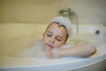 Naklejka premium little child taking a bath