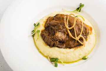 mashed potatoes with meat stew