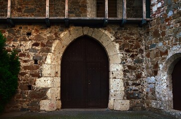 Fototapeta na wymiar old castle door