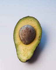 Avocado mit Kern