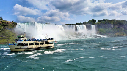 A view of Niagara Falls from the Canadian side
