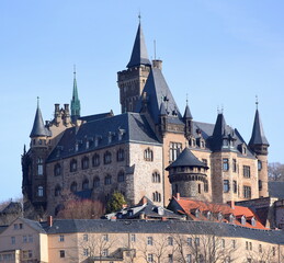 Fototapeta na wymiar Schloss Wernigerode vor strahlend blauem Himmel
