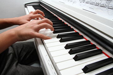 hands playing piano