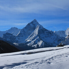 Fototapeta premium Ama Dablam, famous mountain in the Everest National Park.