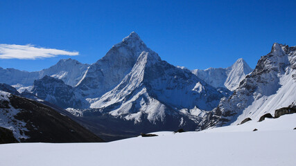 Fototapeta premium Ama Dablam, famous mountain in the Everest National Park.