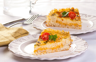 Torta de arroz enformada e servida