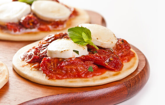 Pizza mini de tomate e mozzarella de Bufala