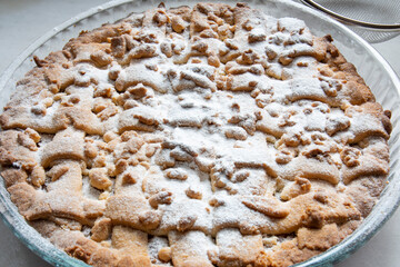 Freshly baked apple pie with apples in the background. Selective focus apple pie macro
