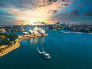 Luchtfoto landschap van Sydney Opera house rond de haven.