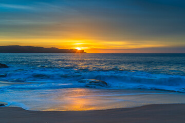 Obraz premium High Cloud Sunrise Seascape with Soft Shades of Colour