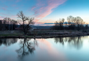 Morgendämmerung über der Donau bei Marxheim, Bayern