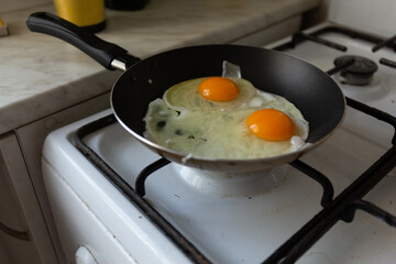 cooking scrambled eggs for a healthy breakfast