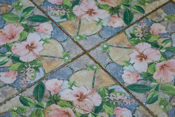 Texture, floral pattern on the floor tiles in the bathroom.