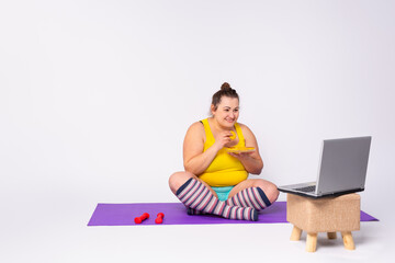 Online fitness lesson for weight loss. A fat woman can not cope with a diet. Eats peeing while...