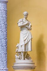 Obraz premium Pavilion 44 rabbit Breeding-figures of girls holding rabbits, sculptors N. I. Rozov and E. S. Snegir at VDNH in Moscow.