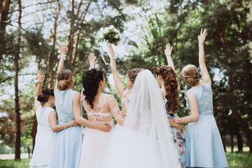 bride with bridesmaids turned their backs - obrazy, fototapety, plakaty