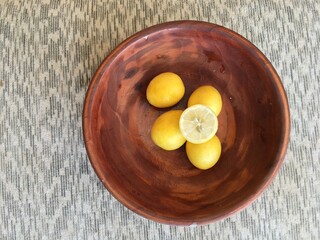 Lemons slice in a wooden bowl topview