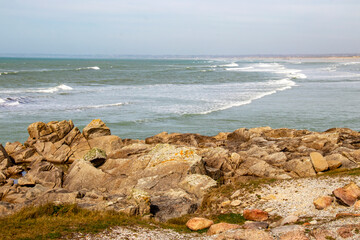 Fototapeta na wymiar Plomeur. La côte rocheuse à la Pointe de la Torche. Finistère. Bretagne