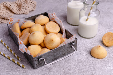 Sponge cookies with filling