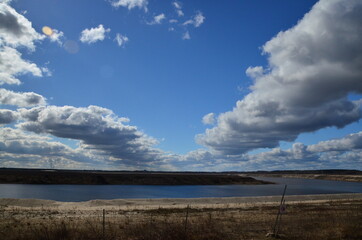 Wolkenspiel und See