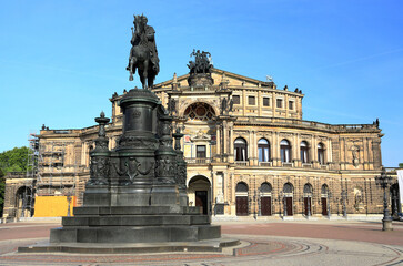 Fototapeta na wymiar Semperoper - Opera House in Dresden. Saxony, Germany, Europe.