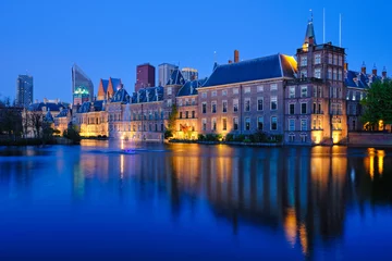 Deurstickers Hofvijver lake and Binnenhof , The Hague © Dmitry Rukhlenko