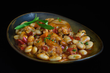 Goulash from pettitoes with white beans and wild garlic