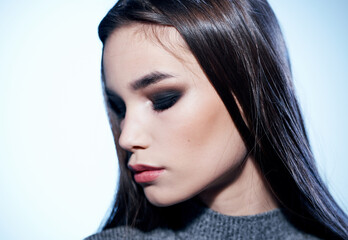 Close up portrait of beautiful brunette woman with evening make-up on her face